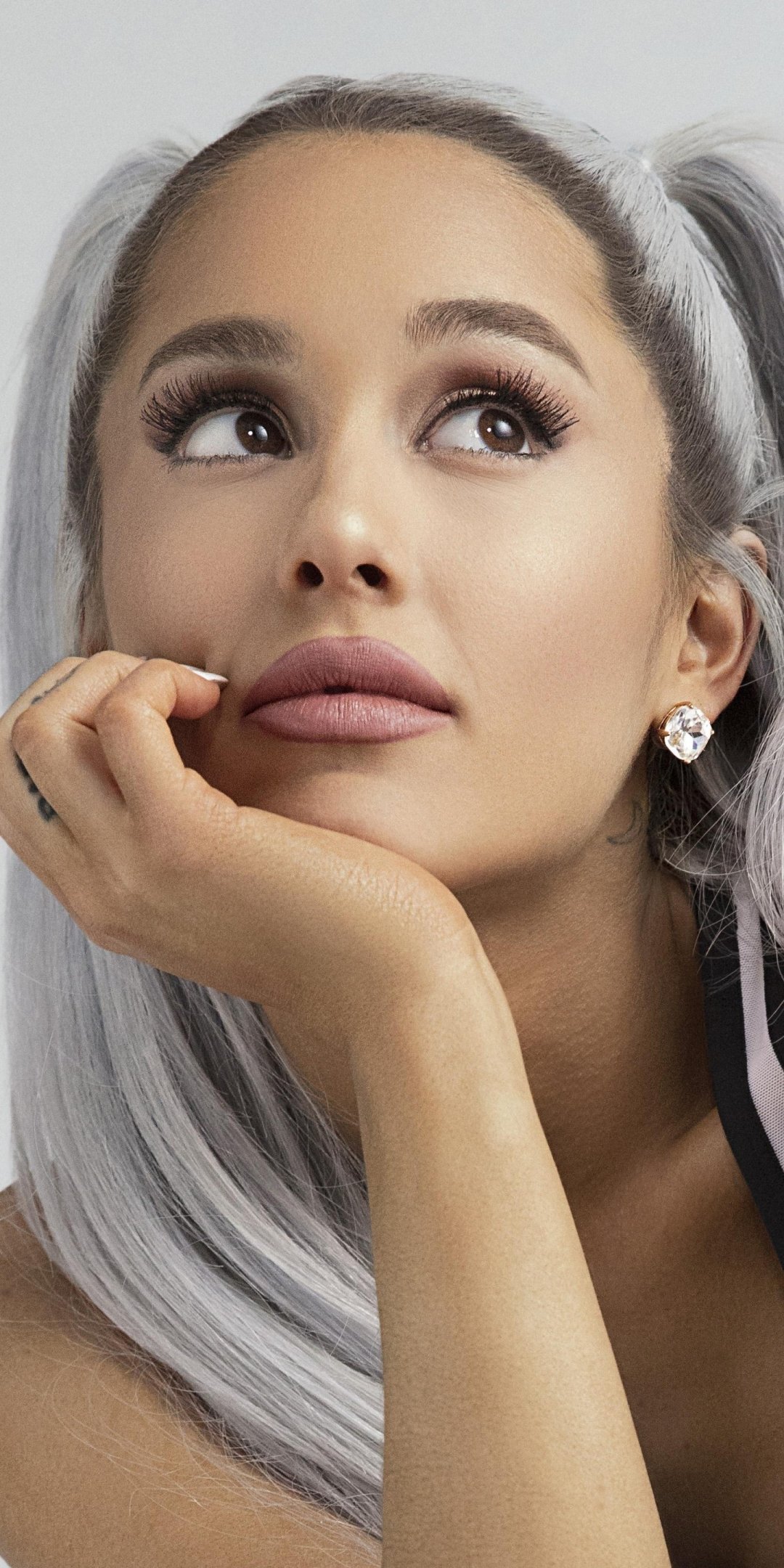 Celebrity Ariana Grande Mobile Abyss