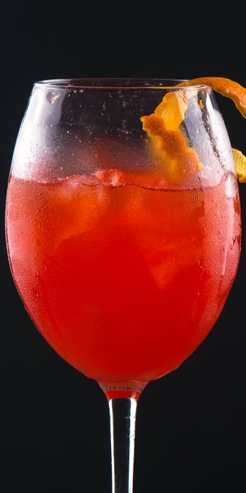  Close Up Of Cocktail And Orange Rind