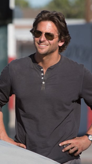 American actor Celebrity Bradley Cooper Phone Wallpaper