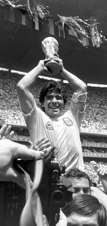 Diego Armando Maradona monochrome greyscale FIFA Sports Phone Wallpaper