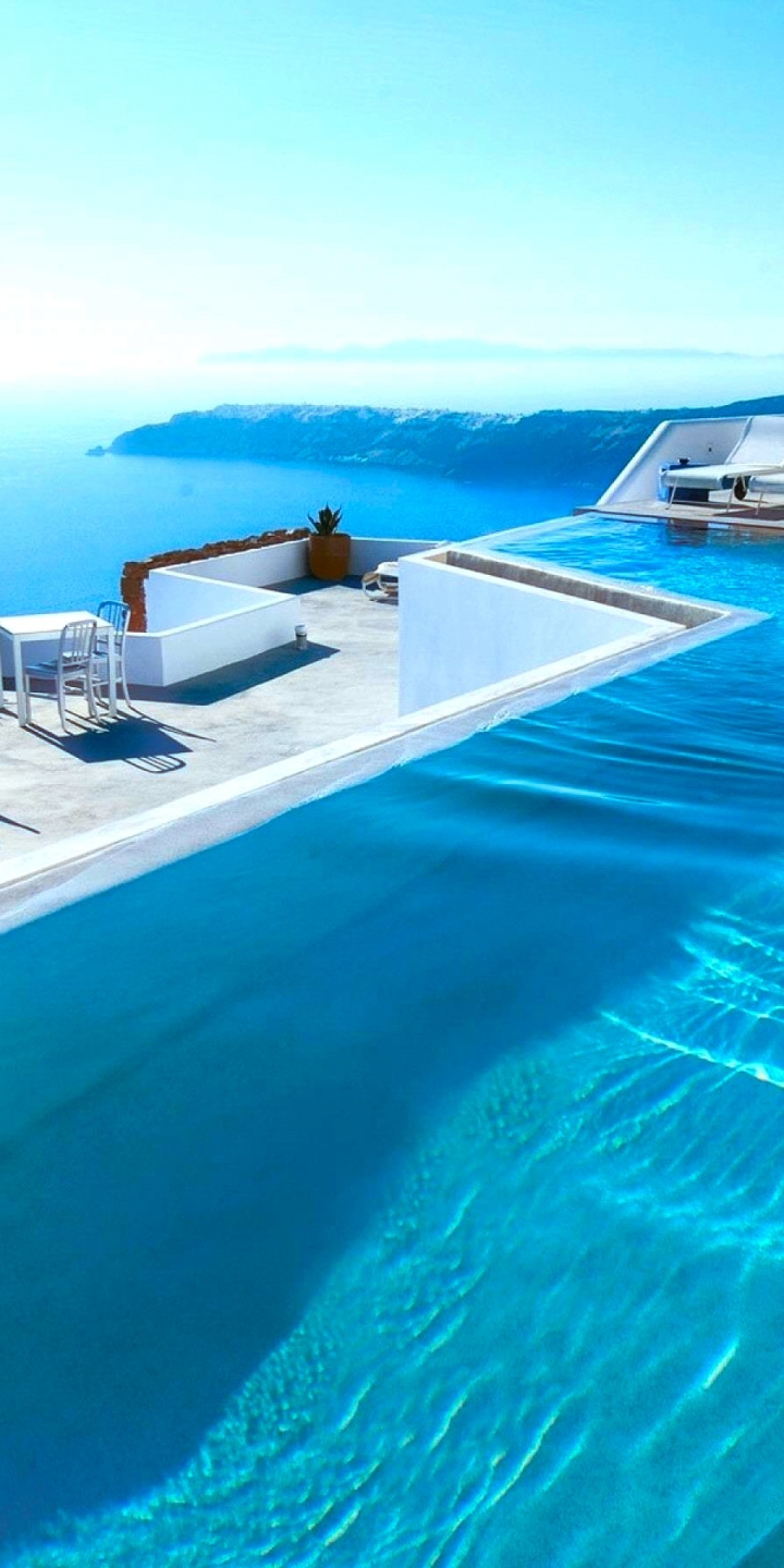 Gorgeous Pool looking out at the Sea