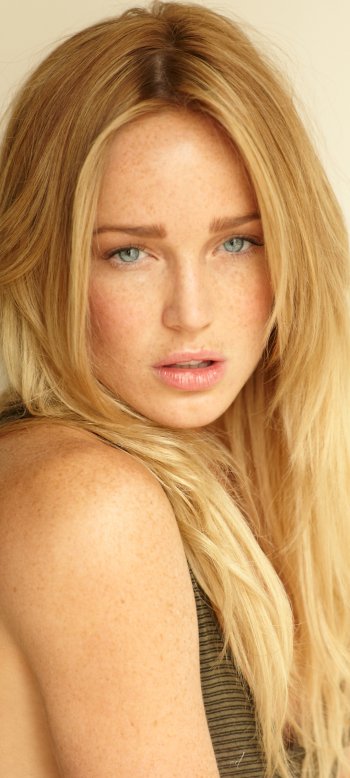 Celebrity Caity Lotz Phone Wallpaper