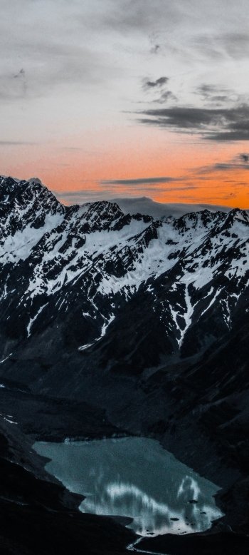  The snowy mountain