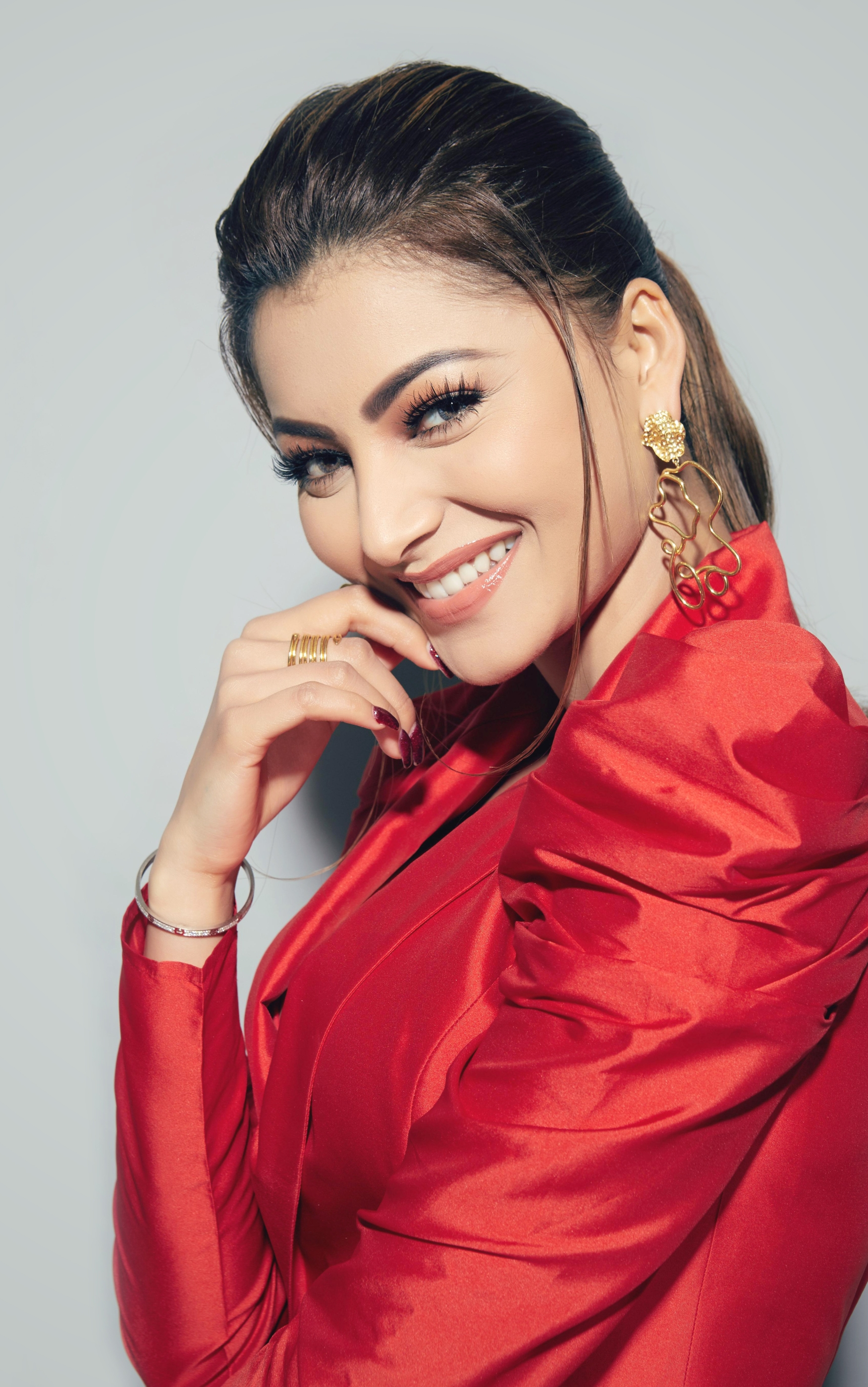 Urvashi Rautela HD Wallpapers – Free Bollywood Snaps