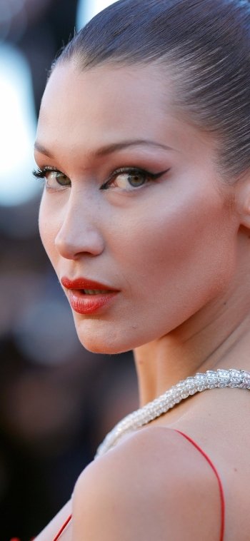 Celebrity Bella Hadid Phone Wallpaper