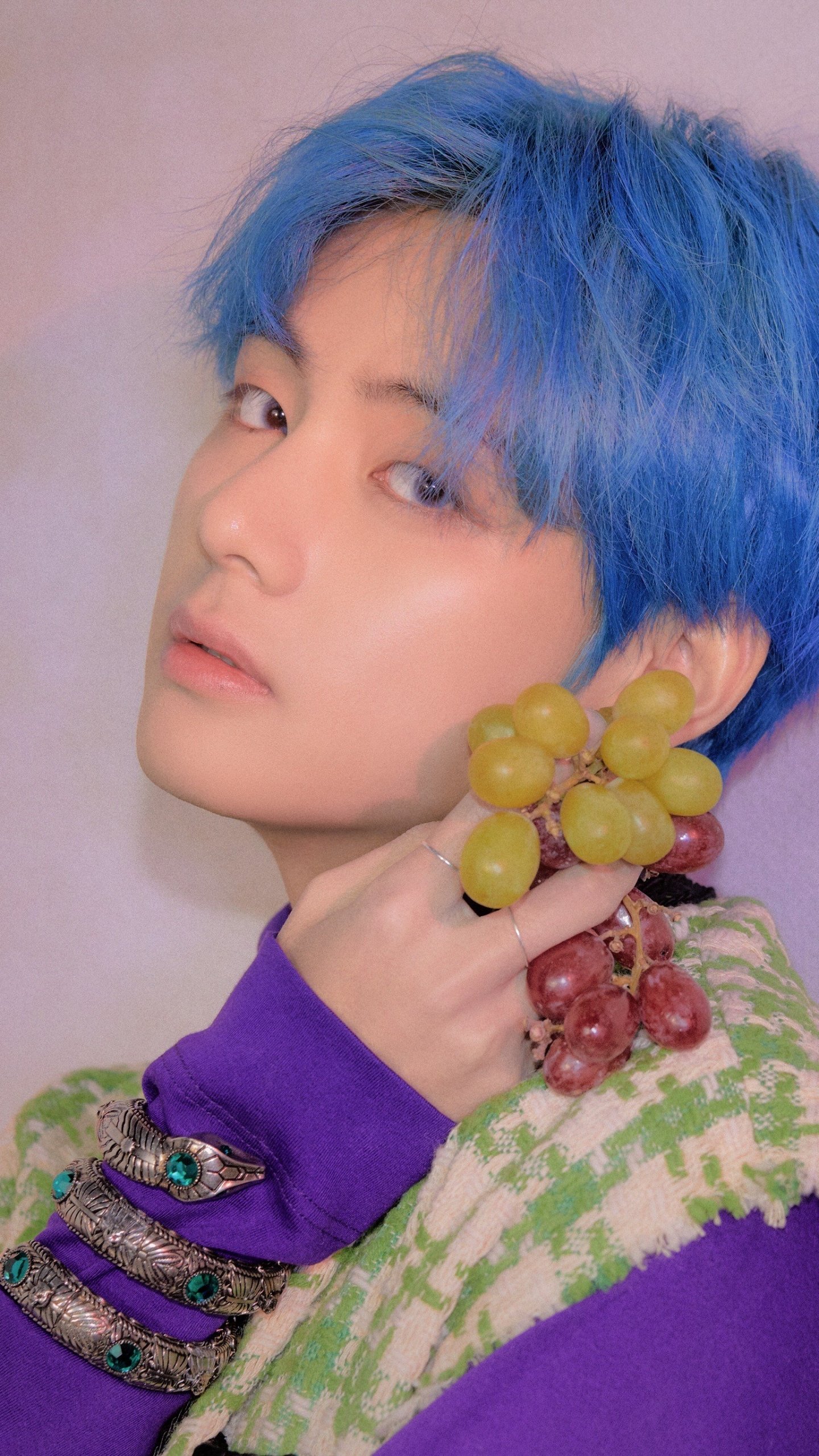 Download Singer K-pop V (Kim Taehyung) Music BTS Phone Wallpaper