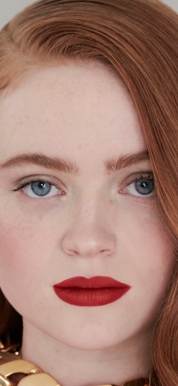 lipstick actress American face blue eyes Celebrity Sadie Sink Phone Wallpaper