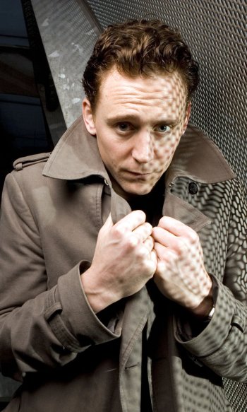 English actor Celebrity Tom Hiddleston Phone Wallpaper