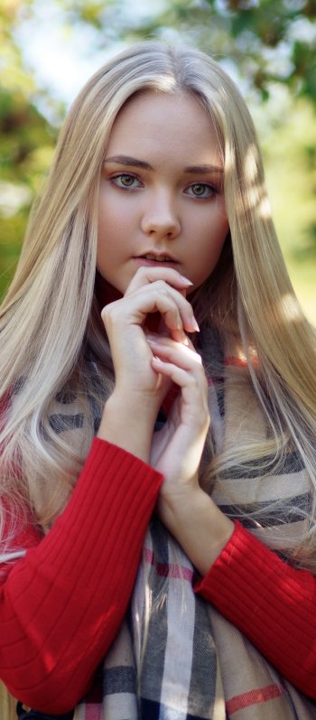 long hair depth of field blonde woman model Phone Wallpaper