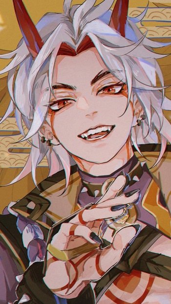 Phone wallpaper of Arataki Itto from Genshin Impact: grinning white-haired oni with red horns and fangs, ornate outfit and confident hand pose on a gold patterned background.
