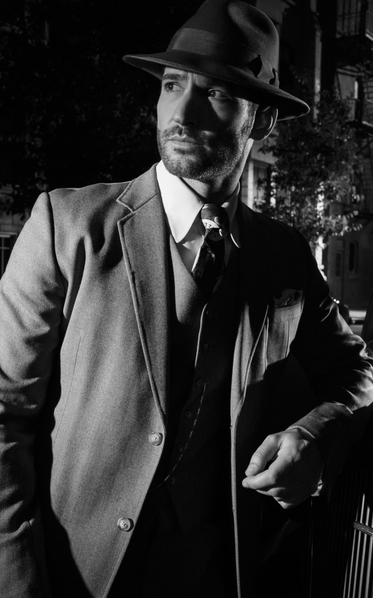 Download Tom Ellis Lucifer Morningstar TV Show Lucifer Phone Wallpaper