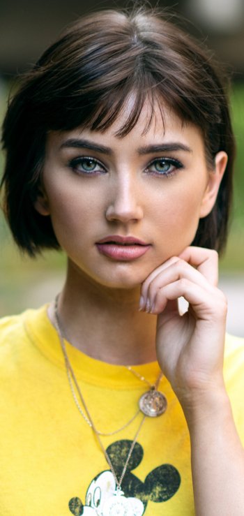 blue eyes short hair brunette woman model Phone Wallpaper