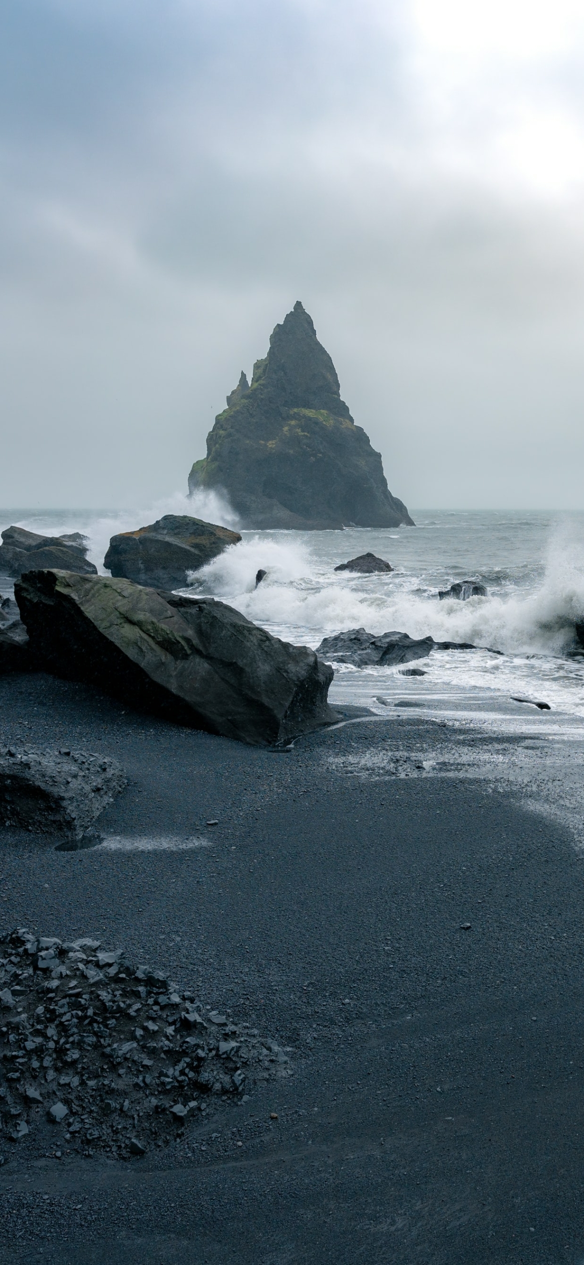 Black sand beach, Iceland by Daniel Seßler