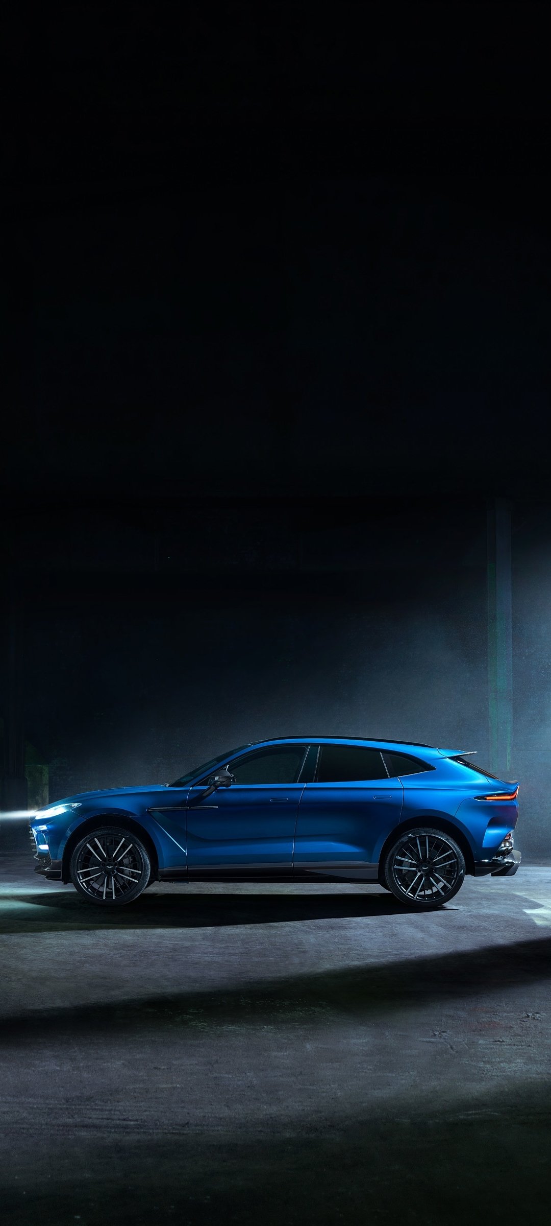 Download SUV Vehicle Aston Martin DBX707 Phone Wallpaper