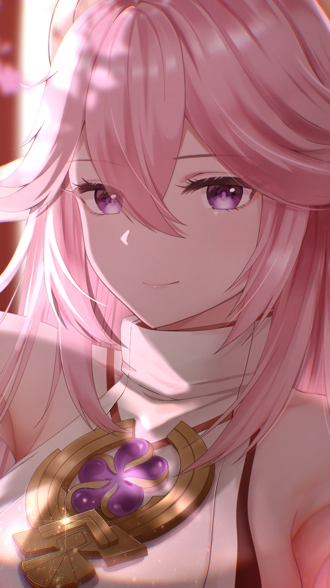 Phone wallpaper of Yae Miko, Guuji from Genshin Impact (video game): close-up with pink hair, violet eyes, serene smile and an ornate golden shrine maiden pendant.