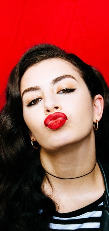 Charli XCX iPhone Wallpapers