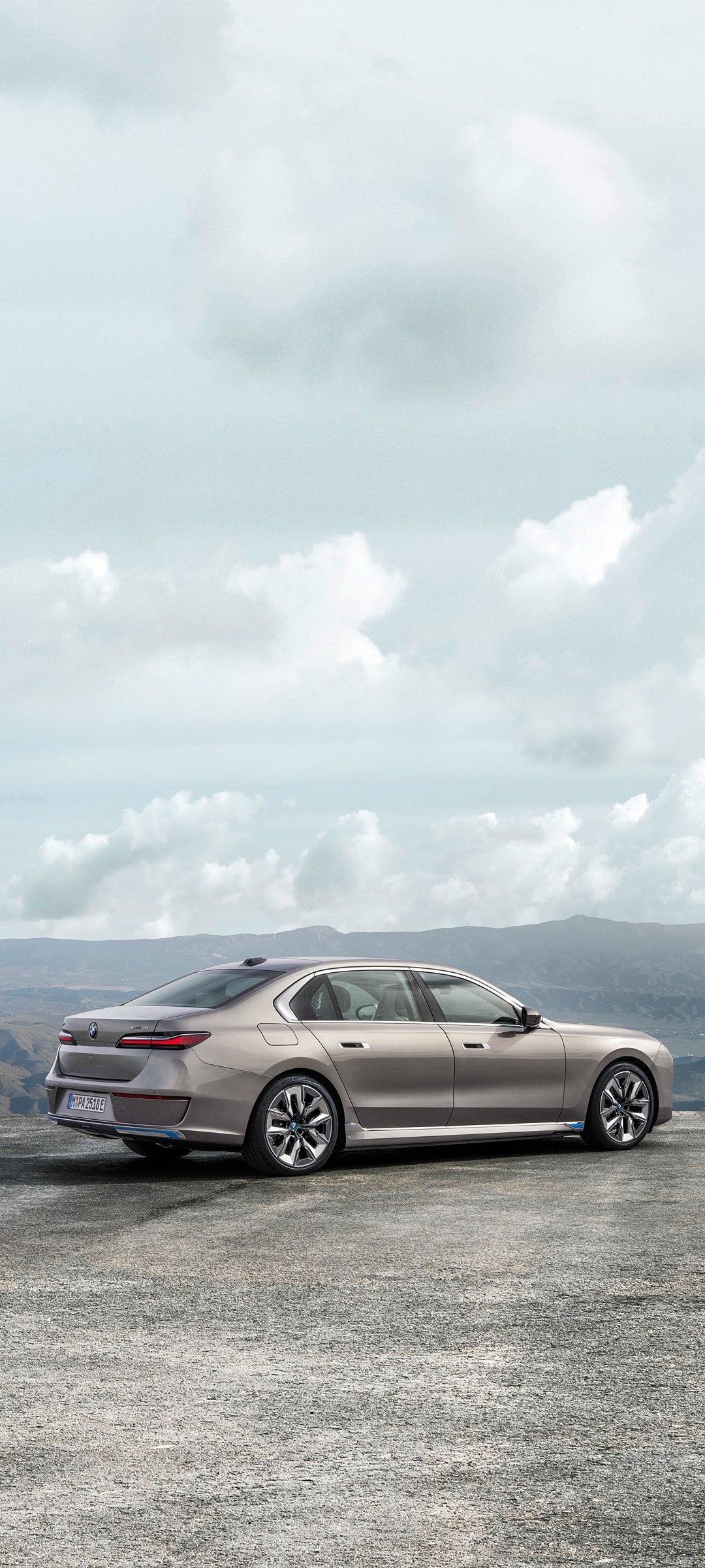 Download Vehicle BMW I7 XDrive60 Phone Wallpaper