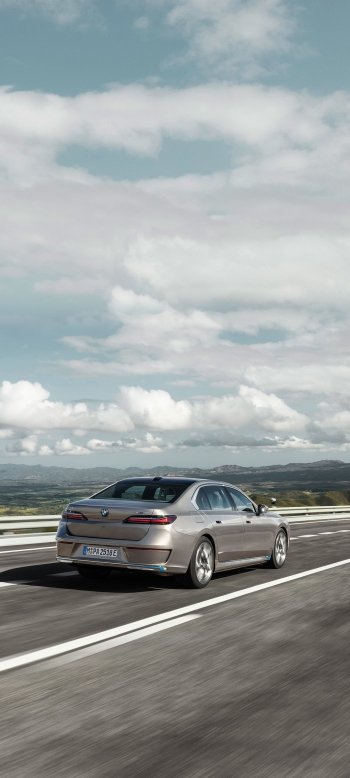 vehicle BMW i7 xDrive60 Phone Wallpaper