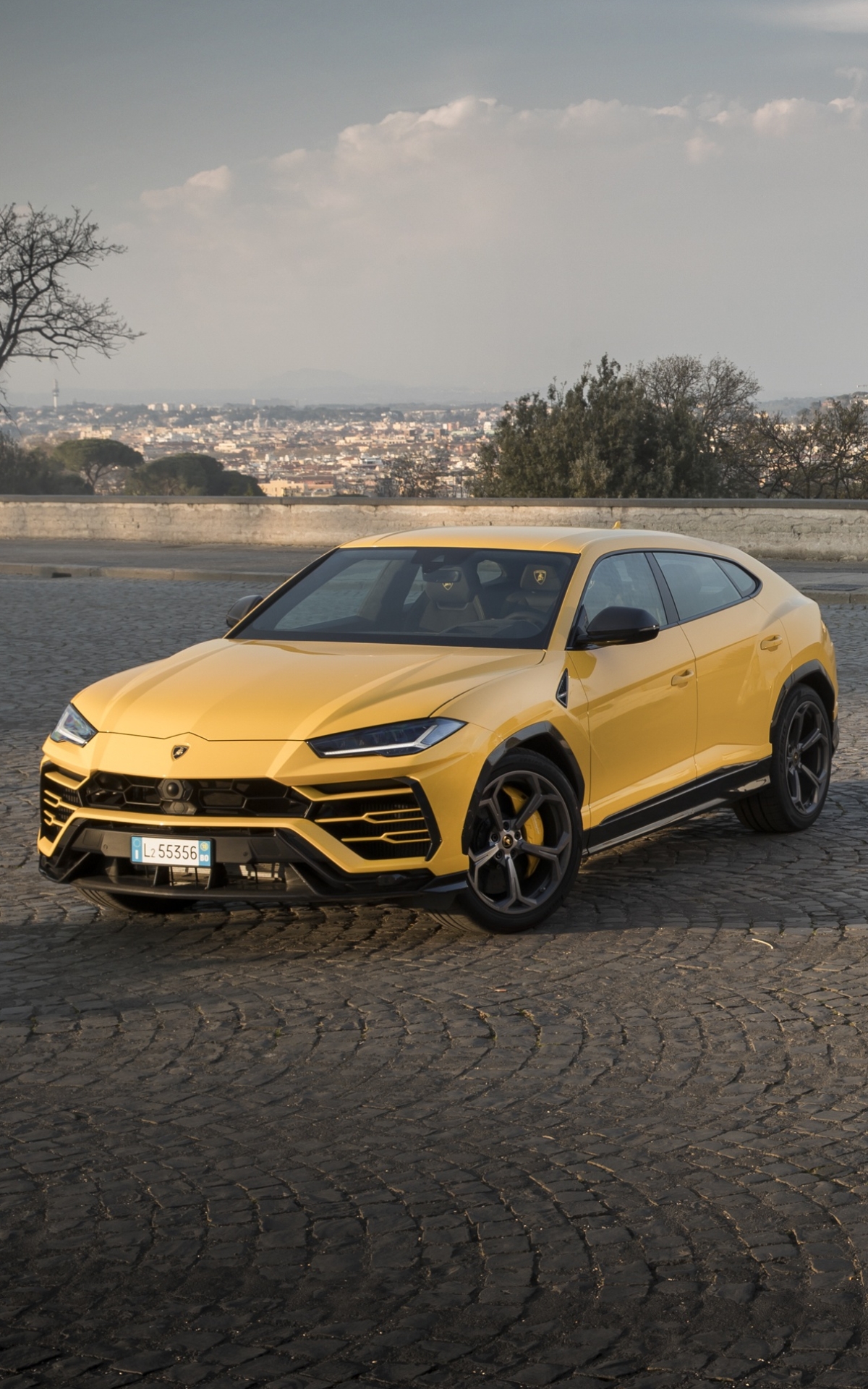 Lamborghini Urus оранжевый