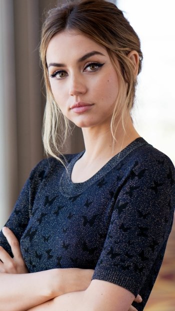 Celebrity Ana de Armas Phone Wallpaper