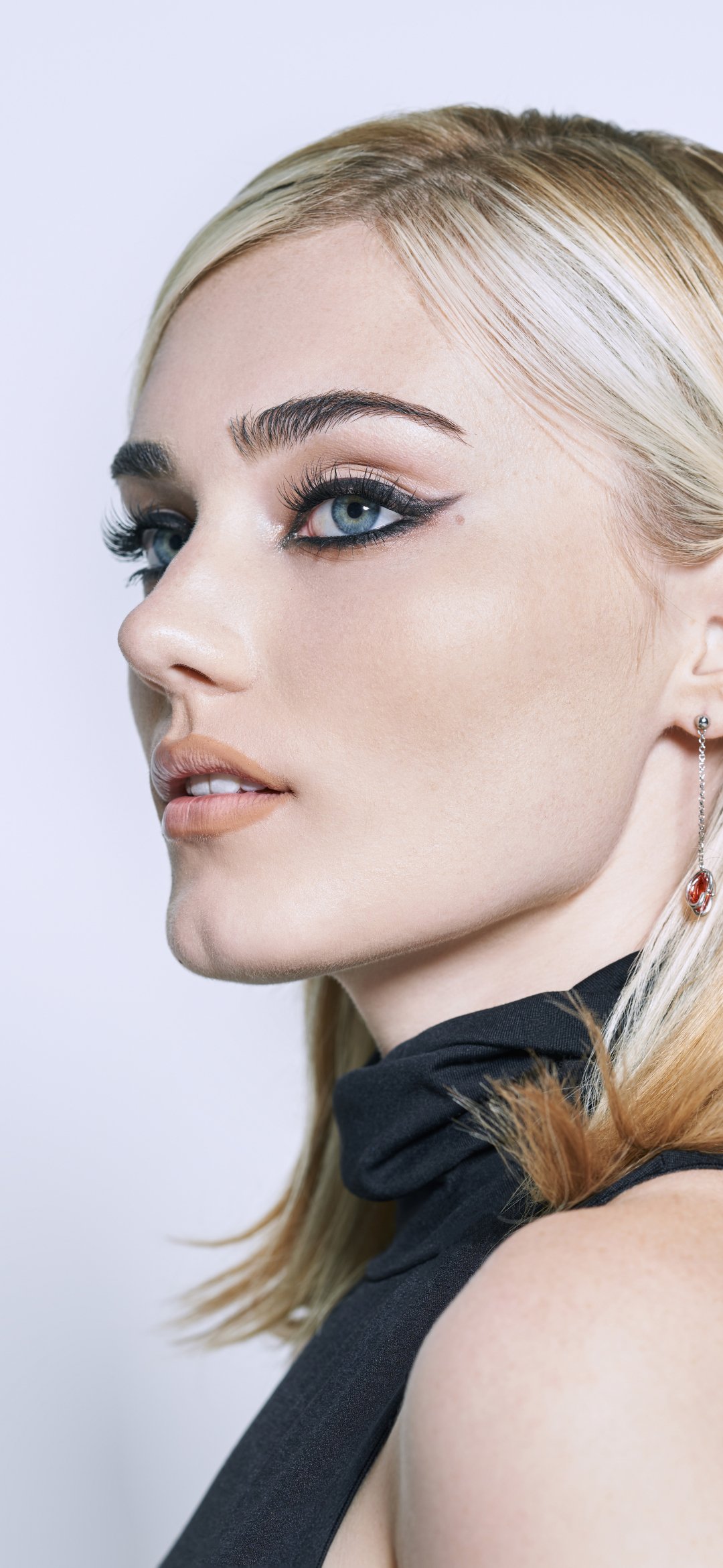 Download Celebrity Meg Donnelly Phone Wallpaper