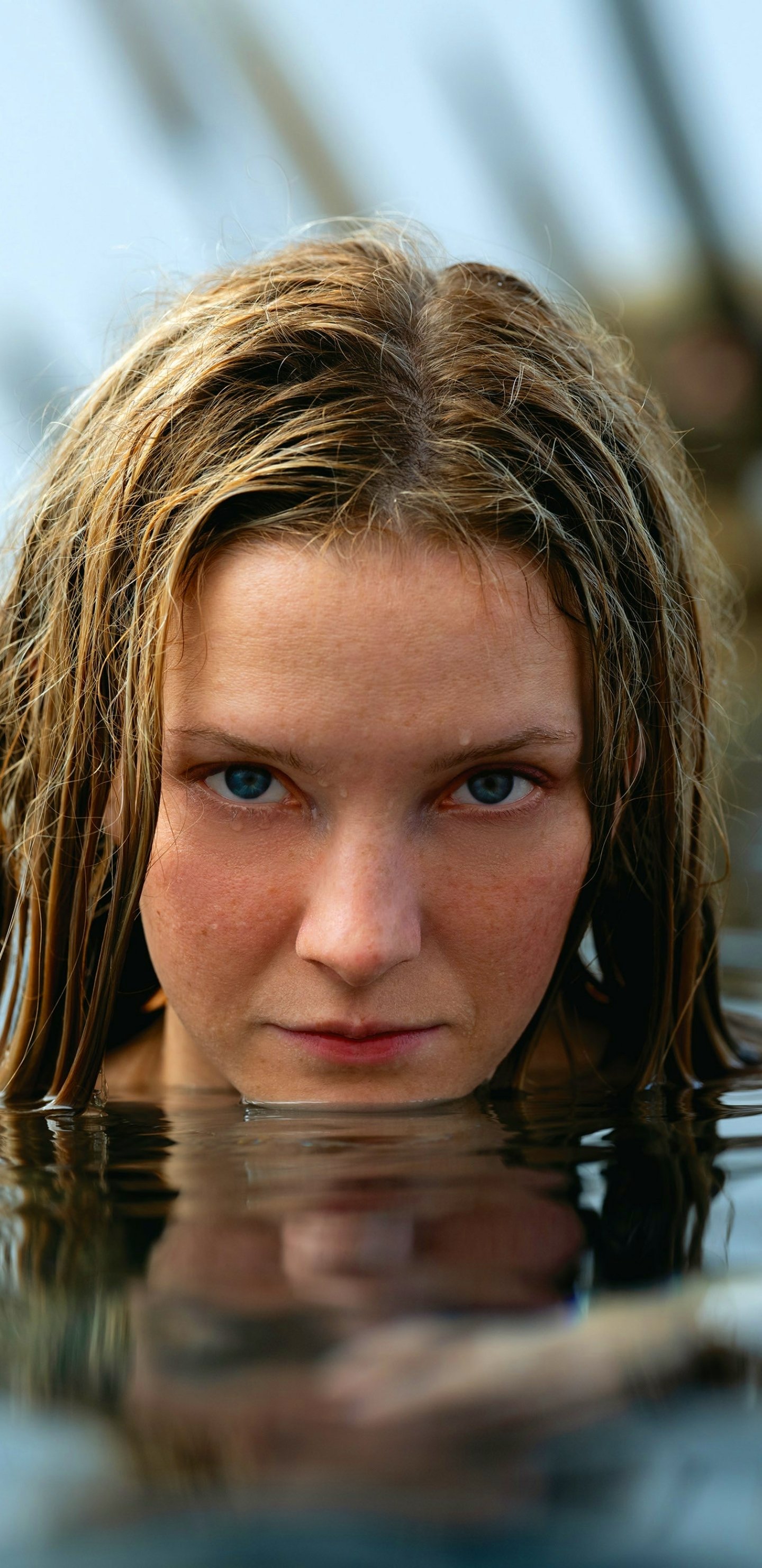 Download Morfydd Clark Galadriel TV Show The Lord Of The Rings: The Rings Of Power Phone Wallpaper