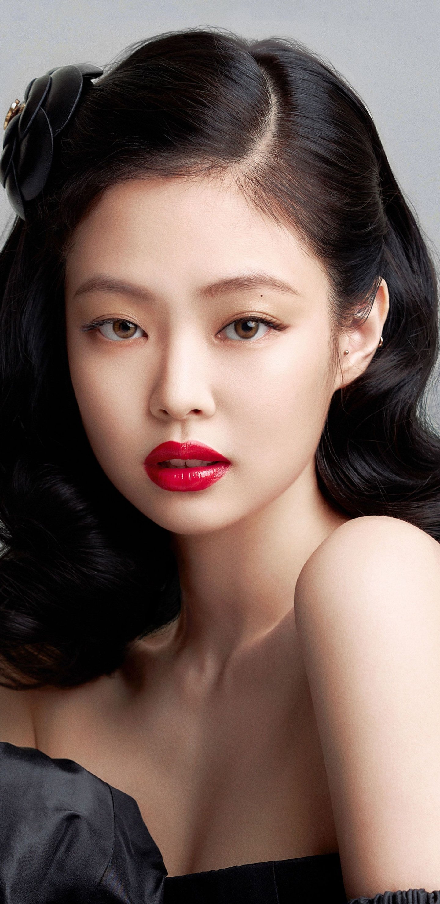 Phone wallpaper — glamorous close-up portrait with retro waves, bold red lips and smoky eye, evoking K-pop music and BlackPink-inspired style.