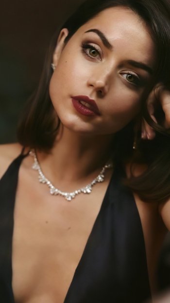 Celebrity Ana de Armas Phone Wallpaper