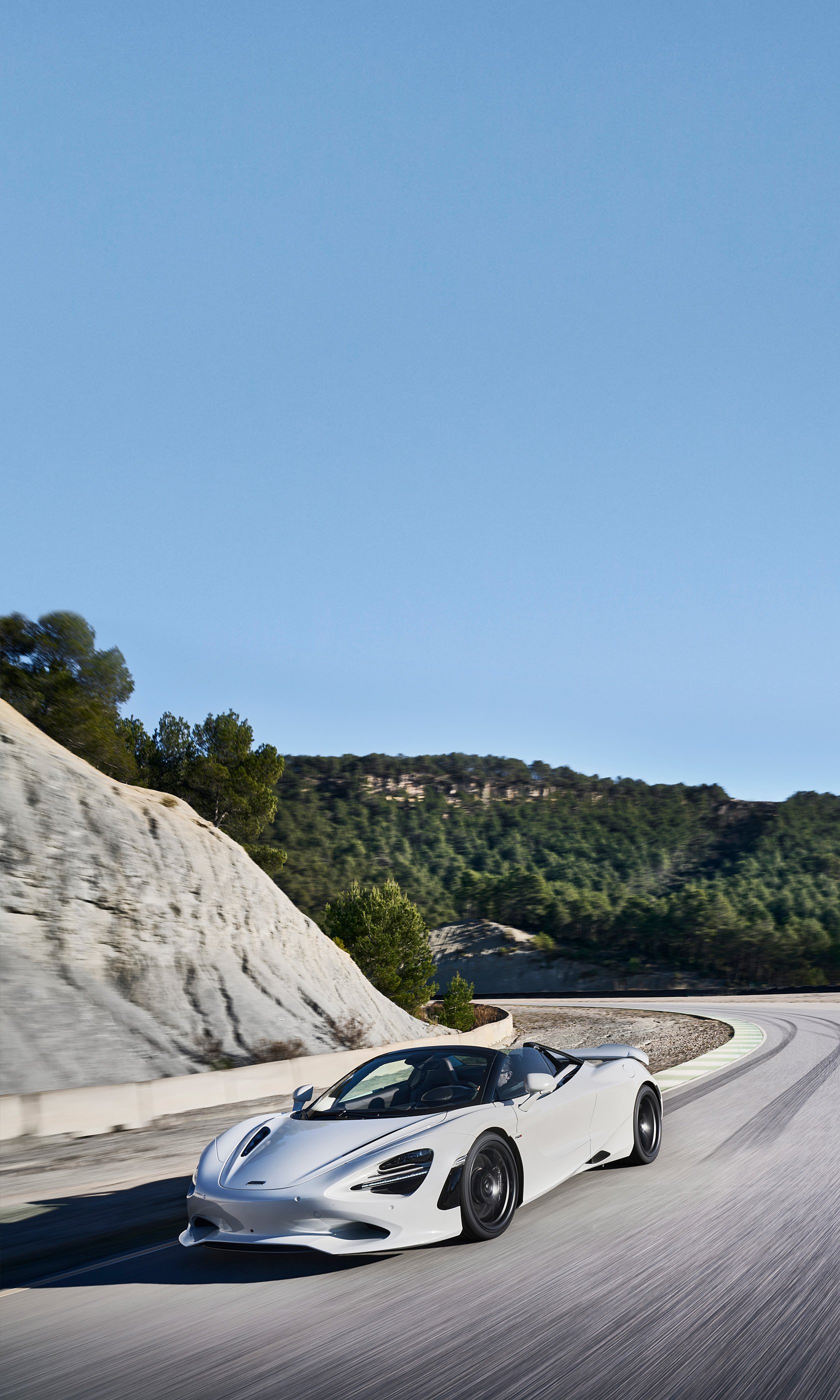 Download Vehicle McLaren 750S Phone Wallpaper
