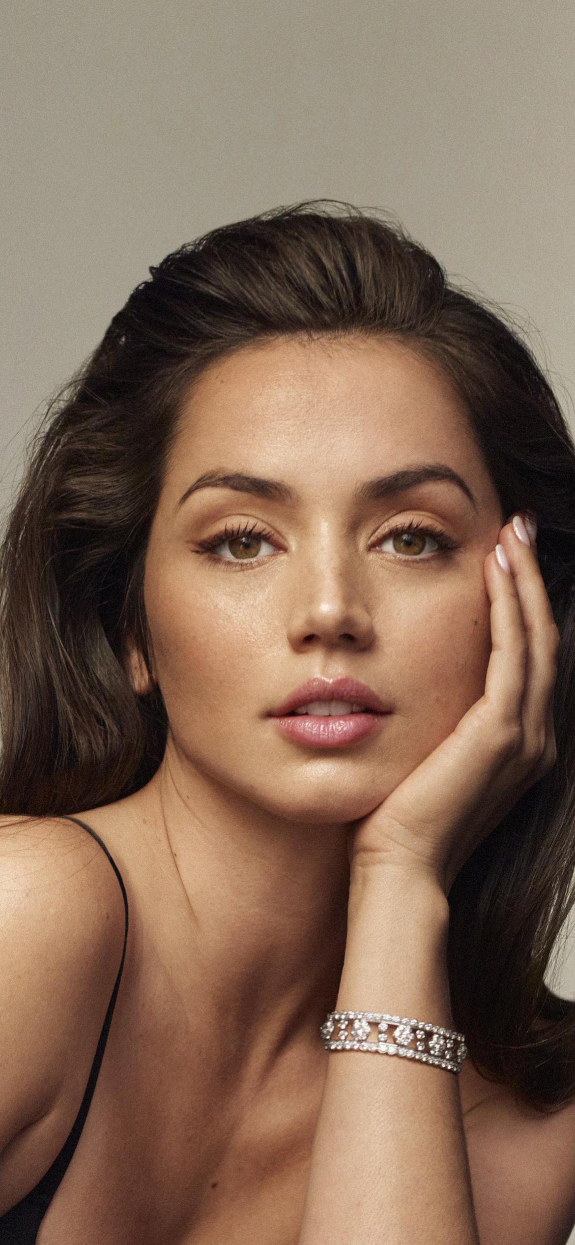 Download Celebrity Ana De Armas Phone Wallpaper