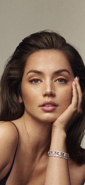 Celebrity Ana de Armas Phone Wallpaper