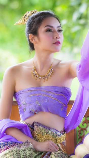  Evolution of Thai Clothing in the Rattanakosin Era by Sakrapee Nopparat