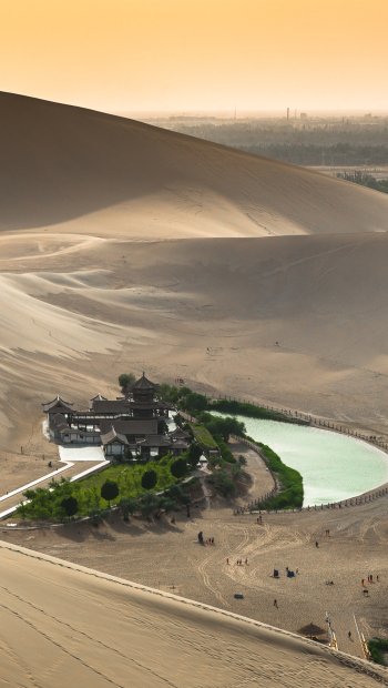  Crescent Lake near Dunhuang, Gansu Province, China